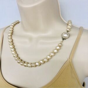 Vidntage Pearl Type Necklace